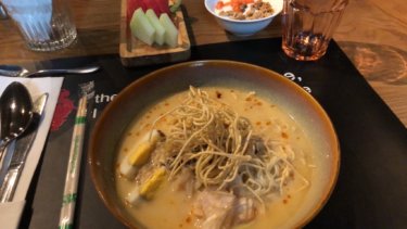 早朝トレーニングと栄養補給、そしてボランティア施術へ